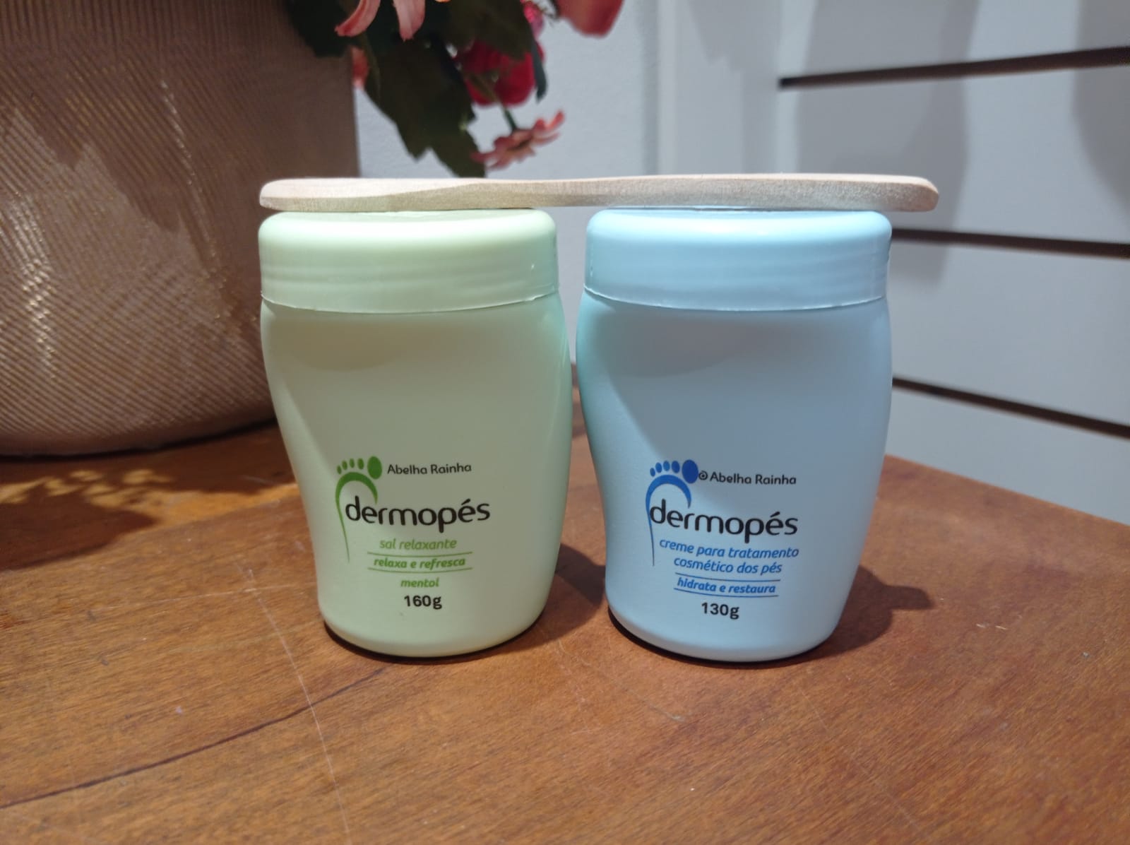 Dermopés - Abelha Rainha Cosméticos  Abelha rainha cosmeticos, Abelha  rainha, Creme para os pés